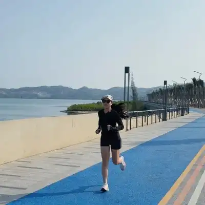 曾玲诗